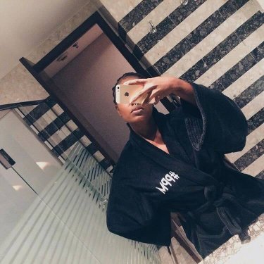 Selfie da Monique no banheiro do quarto | Royal Tulip Brasília Alvorada | O Bom de Viajar