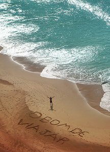 O Bom de Viajar escrito nas areias de Fernando de Noronha
