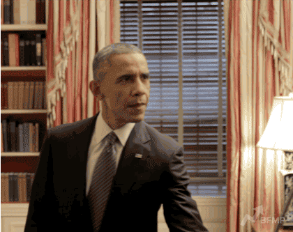 GIF Obama tirando foto com "pau de selfie".